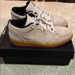 Jordan Men's Cream and Black Sneakers